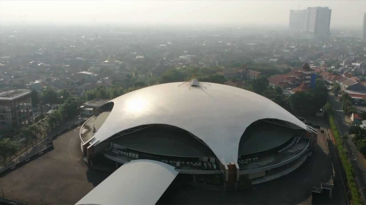 Gedung Gereja Bethany Nginden di tengah Kota Surabaya